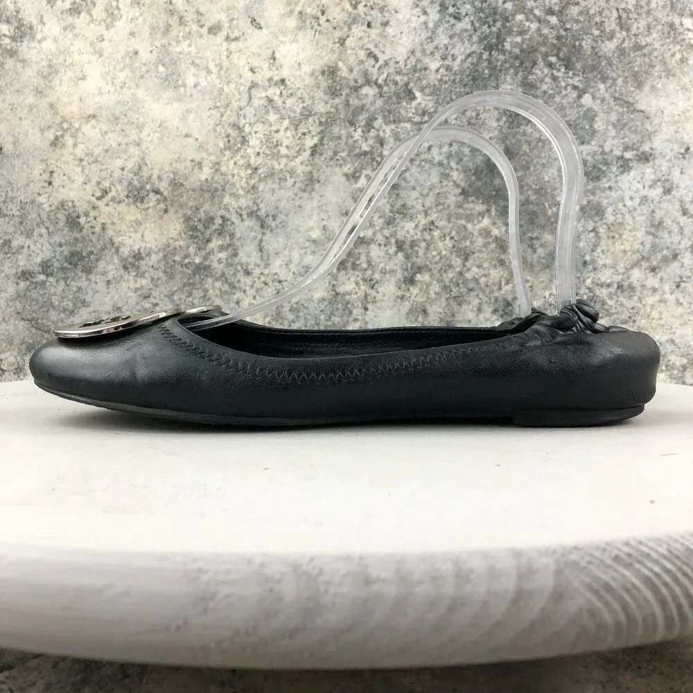 Tory Burch Women's Size 9** Reva Black Leather Closed Toe Medallion Flats FAIR